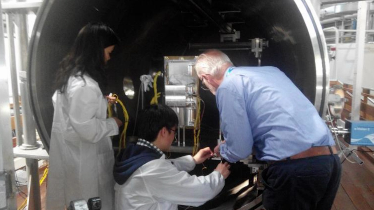 Test of a Chinese payload inside the plasma chamber at INAF-IAPS. Credits: CSES mission